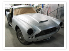 Aston Martin DB4